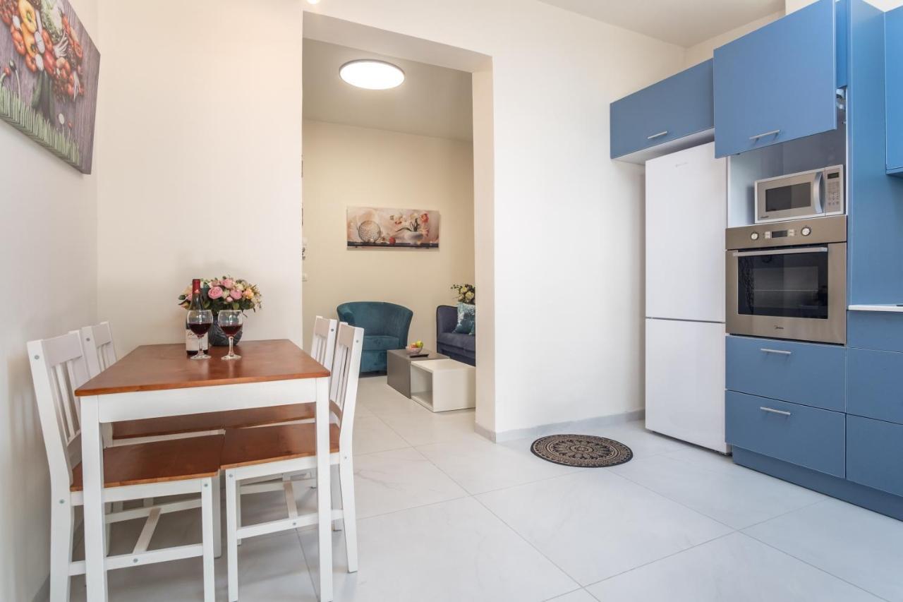 Port City Haifa - Luxury Apartments 50 Mtrs From The Beach Exterior foto